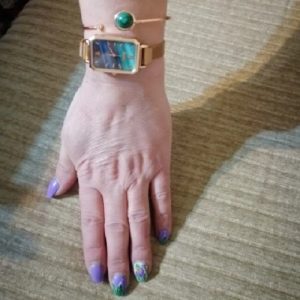 Elegantni ženski sat sa poklon narukvicom