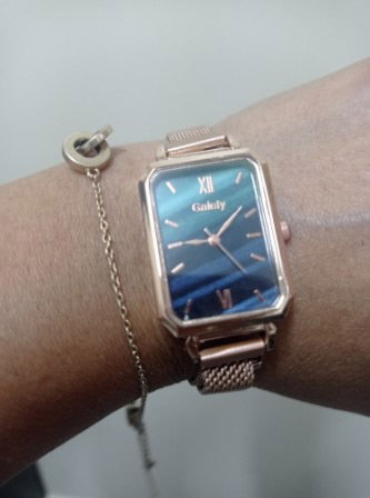 Elegantni ženski sat sa poklon narukvicom